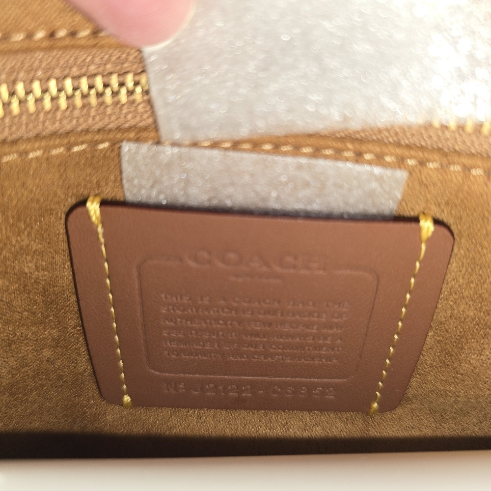 NWT Coach Field Tote 22 With Colorblock Ivory Multi Leather and Coach Badge - Picture 9 of 11